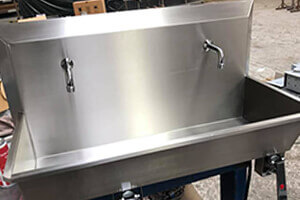 knee valve sink